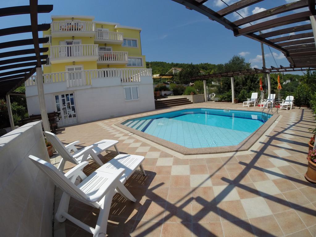 Apartments Romana Slatine Quarto foto