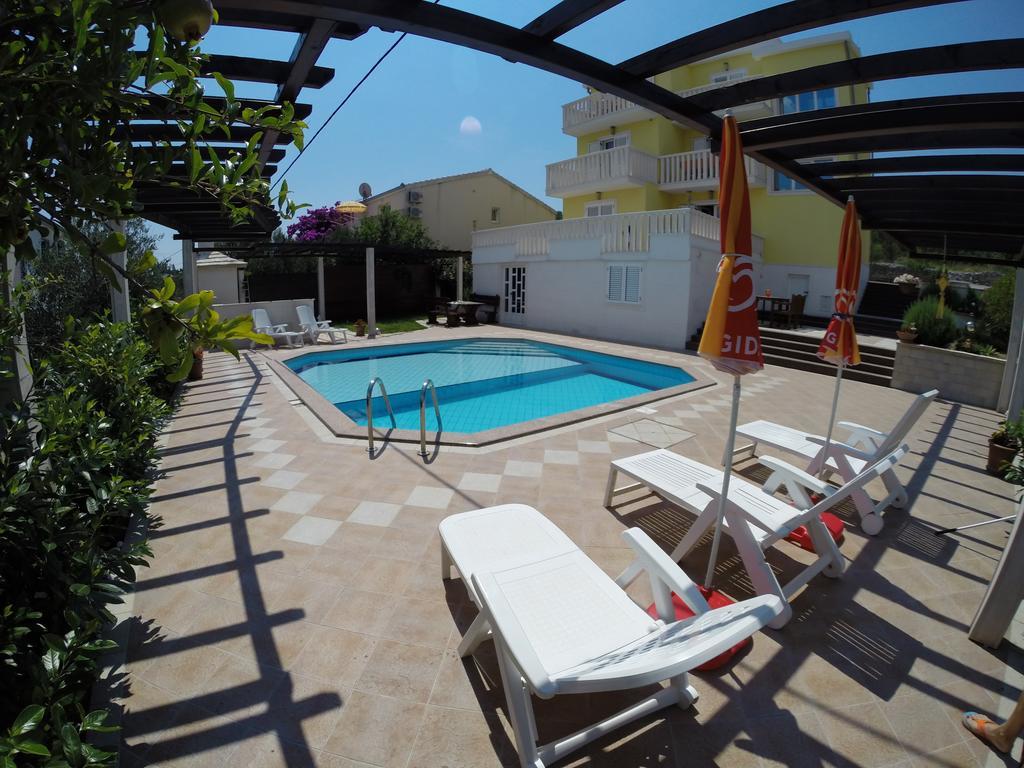 Apartments Romana Slatine Quarto foto